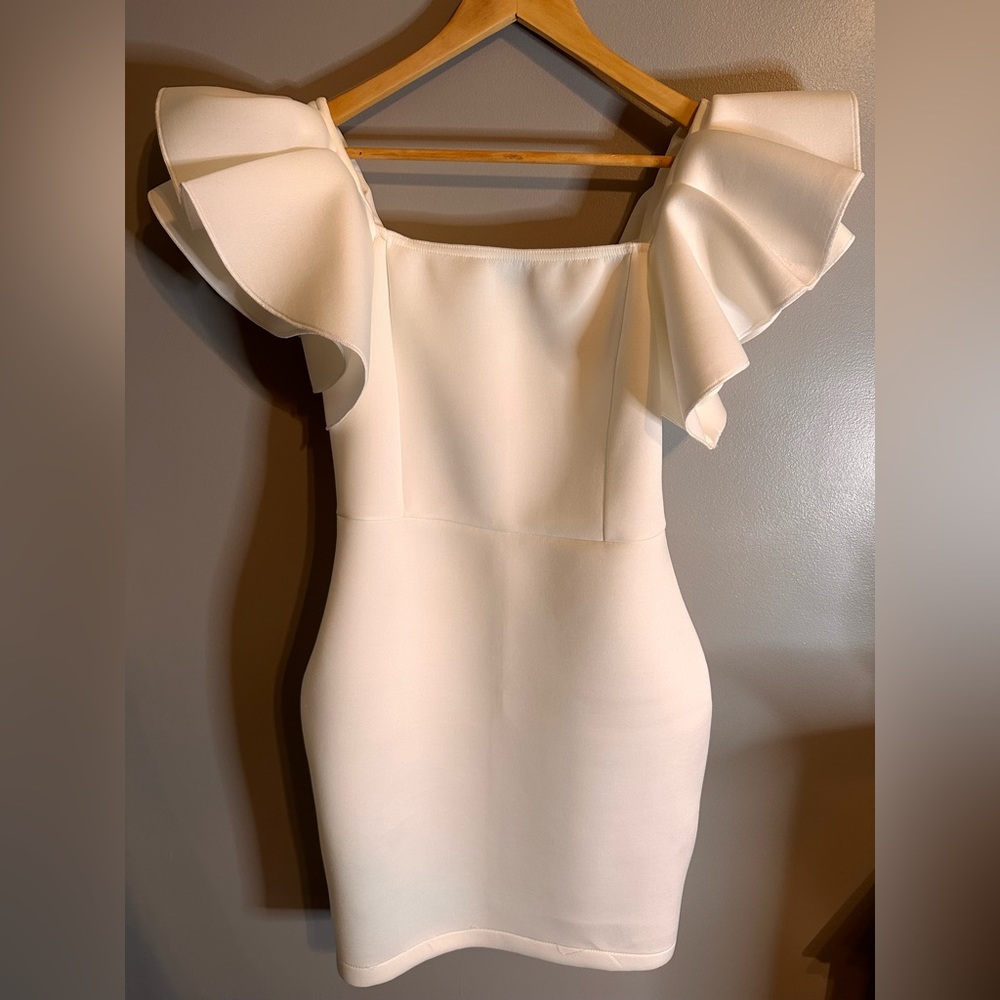 Boohoo White Bodycon Ruffled Shoulder Dress